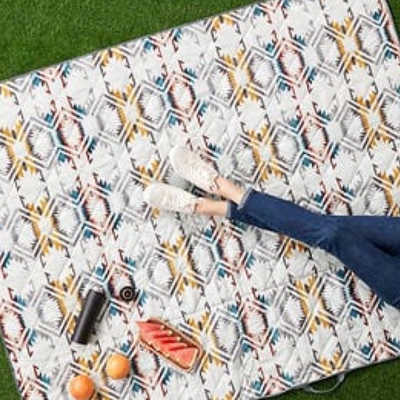 Pendleton Outdoor Blanket - Picture 3 of 8